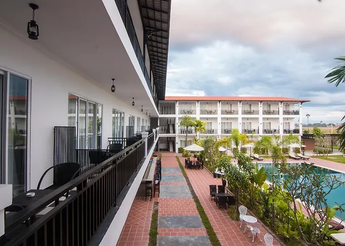 Crown Angkor & 4*
